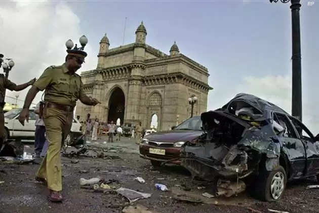  मुंबई बम धमाकों का दोषी मानते हुए फांसी की सजा सुनाई गई थी। अब उसकी कब्र को मजार का रूप देने को लेकर बवाल मच गया है। भाजपा विधायक कदम ने इसे लेकिन महाविकास अधाड़ी के नेताओं पर निशाना साधा है।