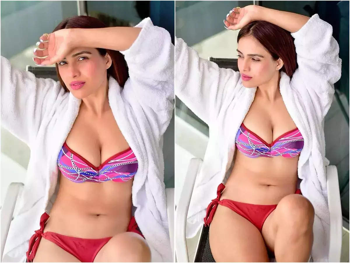Neha Malik bhojpuri actress bikini pics