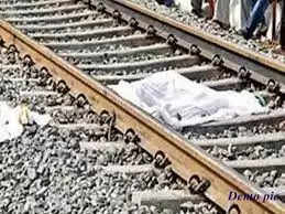 हिसार जिले की राजकीय रेलवे पुलिस के प्रभारी नरेश कुमार ने बताया कि 10 अगस्त को किशोर ने एक ट्रेन के आगे कूदकर आत्महत्या कर ली थी कुमार के मुताबिक, किशोर की बहन और उसके कुछ सहपाठियों ने परिवार को बताया कि पिछले कई दिनों से प्रधानाचार्य किशोर को डांटने के अलावा उसकी पिटाई भी कर रहे थे।  